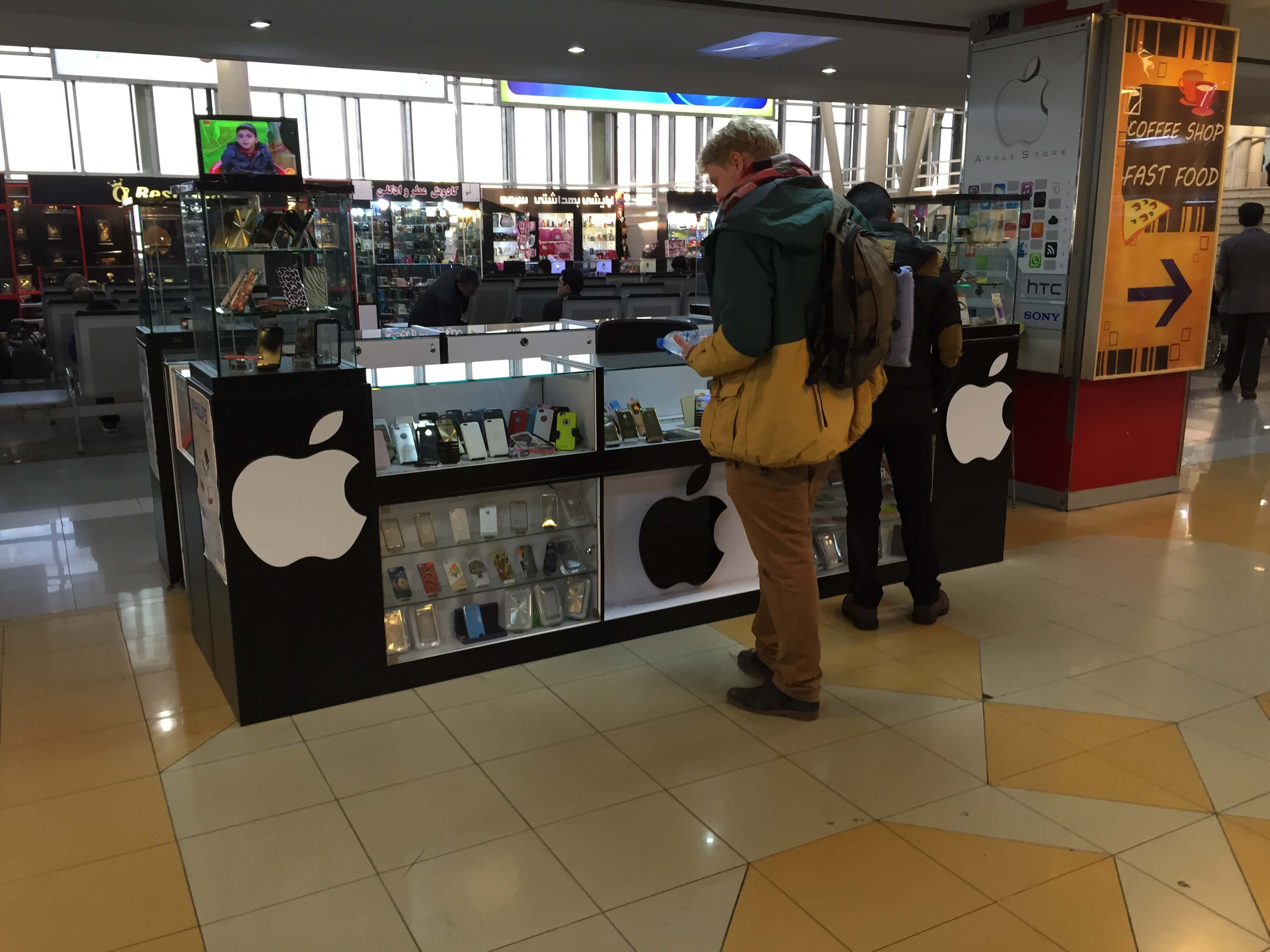 Ein Apple-Store im Flughafen von Teheran