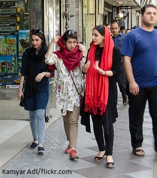 Modern gekleidete Iranerinnen